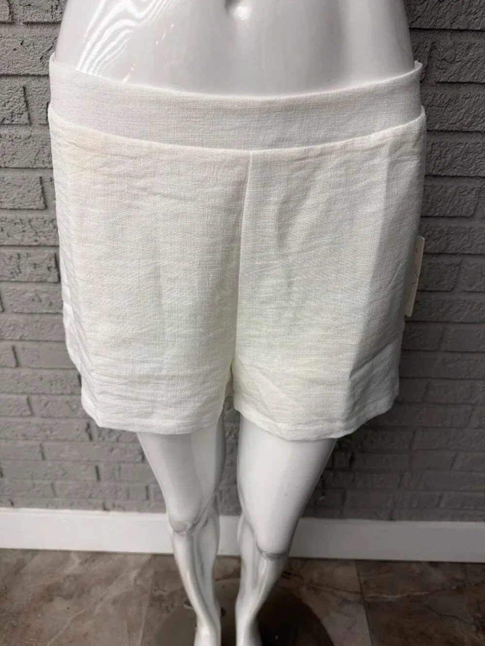 Milk & Honey White 2PCS Short Pant / Peplum Top Set Size L